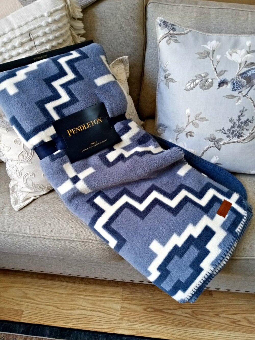 NEW! PENDLETON AZTEC MOTIF FLEECE OVERSIZED BLANKET